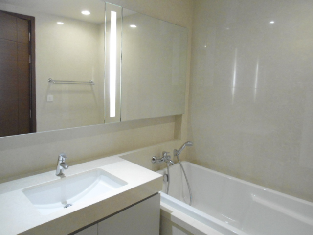 Premium quality condo for sale in Bangkok Thonglor area. Brand New one bedroom, size: 54 sq.m. Quattro Thonglor for sale. High floor!!!