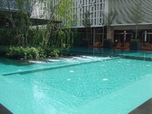 Condo for sale in Bangkok Sukhumvit 24 Nice 2 bedrooms 101 sq.m. at The Emporio Place. Easy access to Emporium and Prompong BTS.