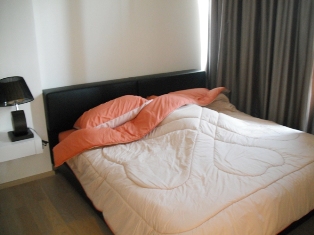 Fully furnished condo for sale on Sukhumvit main road near Thonglor. 51.05 sq.m. 1 bedroom. Walk to Thonglor BTS.