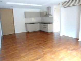 Unfurnished Nice low rise condo for sale in Bangkok Sukhumvit 8 Good 2 bedrooms 2 bathrooms size 80 sq.m. Easy access to Nana BTS and expressway.