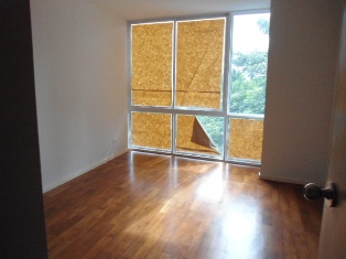 Unfurnished Nice low rise condo for sale in Bangkok Sukhumvit 8 Good 2 bedrooms 2 bathrooms size 80 sq.m. Easy access to Nana BTS and expressway.