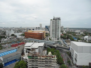 Urgent sale! Nicely furnished condo for sale in Bangkok Ekamai. STUNT VIEW! 2 bedrooms  87 sq.m. Bright & Nice Corner unit. A few steps to BTS, community mall, shops and supermarket. Sale with tenant 60,000 Baht/month