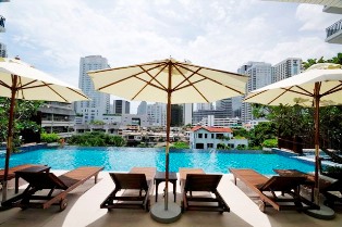 Penthouse for sale in Sukhumvit 23 Bangkok Thailand. 348 sq.m. 4 bedrooms. Triplex with private terrace & outdoor jaccuzzi. Unique & Exclusive