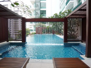 Penthouse for sale in Sukhumvit 23 Bangkok Thailand. 348 sq.m. 4 bedrooms. Triplex with private terrace & outdoor jaccuzzi. Unique & Exclusive