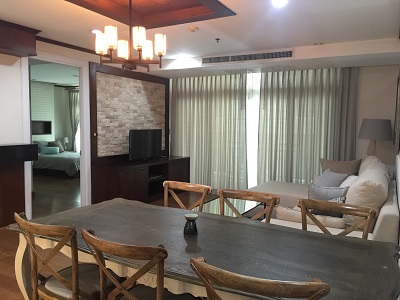 Condo for sale in Sukhumvit 15.Fully furnished 3 bedrooms size 139 sq.m. very nice decoration.