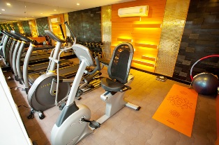Brand new Condo for sale in Sukhumvit 16 with Lake view. Easy access to BTS & MRT 1 bedroom 40 sq.m. Tastefully furnished.