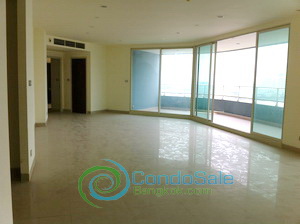Riverside condo for sale in Bangkok with Panoramic riverview. Full facilities and nice compound 3 bedrooms 1 study room Unfurnished 242 sq.m.
