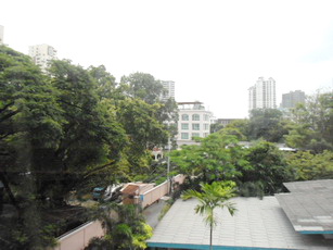 Fully furnished condo for sale Brand new 3 bedrooms size 206 sq.m. on Sukhumvit 39 for sale. Nice compound & Resort style.