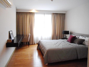 Fully furnished condo for sale Brand new 3 bedrooms size 206 sq.m. on Sukhumvit 39 for sale. Nice compound & Resort style.