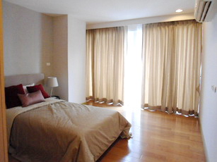 Fully furnished condo for sale Brand new 3 bedrooms size 206 sq.m. on Sukhumvit 39 for sale. Nice compound & Resort style.