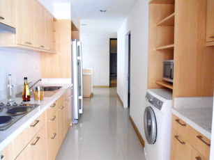 Fully furnished condo for sale Brand new 3 bedrooms size 206 sq.m. on Sukhumvit 39 for sale. Nice compound & Resort style.