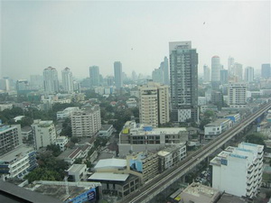 Condo for sale in Bangkok Sukhumvit. Modern furnished 67.70 sq.m. 2 bedrooms 2 bathtrooms. High floor & Nice view. Good location to Prompong BTS.