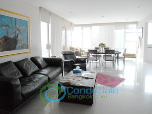 Condo for sale in Sukhumvit 170 sq.m. 3 bedrooms Nice decoration and Bright. Corner unit. Convenient location. Close to BTS.