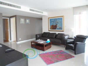 Condo for sale in Sukhumvit 170 sq.m. 3 bedrooms Nice decoration and Bright. Corner unit. Convenient location. Close to BTS.