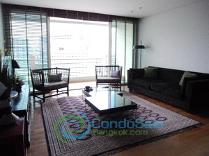 Comfortably elegantly furnished condo for sale in Silom area 3 bedrooms 1 study. Active Silom area. Very convenient. Nice Open city view!!!