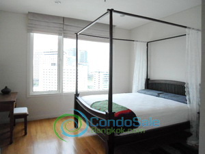 Comfortably elegantly furnished condo for sale in Silom area 3 bedrooms 1 study. Active Silom area. Very convenient. Nice Open city view!!!