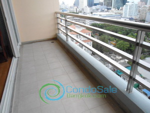 Comfortably elegantly furnished condo for sale in Silom area 3 bedrooms 1 study. Active Silom area. Very convenient. Nice Open city view!!!