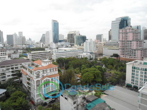 Comfortably elegantly furnished condo for sale in Silom area 3 bedrooms 1 study. Active Silom area. Very convenient. Nice Open city view!!!