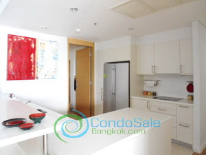 Comfortably elegantly furnished condo for sale in Silom area 3 bedrooms 1 study. Active Silom area. Very convenient. Nice Open city view!!!