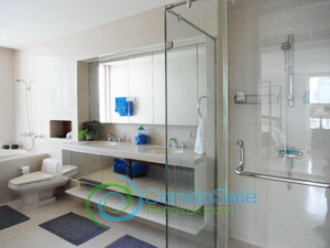 Comfortably elegantly furnished condo for sale in Silom area 3 bedrooms 1 study. Active Silom area. Very convenient. Nice Open city view!!!