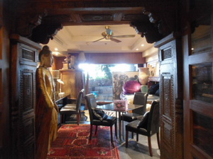 Condo for sale in Bangkok Silom area. Very high floor 1 bedroom 94.97 sq.m. Unfurnished. Nice city view. Easy access to BTS & shops.