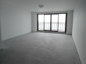 Condo for sale in Silom area River view 68.27 sq.m. Bared shell Studio. Easy access to BTS. High floor & Panoramic spectacular river view.