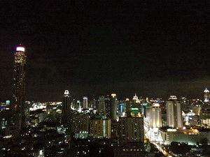 Condo for sale in Payathai area. Very high floor & stunt view of city. 55 sq.m. 1 bedroom Fuenished. At Payathai BTS.