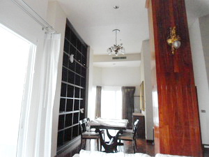Sub-Penthouse brandnew condition for sale. 2 bedrooms 160 sq.m. Luxury with real top class wooden floor. High celing 3 meters. Easy access to Thonglor BTS. Only 97,000 Baht/sq.m.