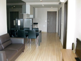 Condo for sale in Sukhumvit main road and near Prakanong BTS. 2 bedrooms with 1 bathroom approx 60 sq.m. fully furnished & high floor.