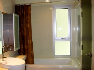 Condo for sale in Sukhumvit main road and near Prakanong BTS. 2 bedrooms with 1 bathroom approx 60 sq.m. fully furnished & high floor.