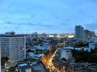 Condo for sale in Sukhumvit main road and near Prakanong BTS. 2 bedrooms with 1 bathroom approx 60 sq.m. fully furnished & high floor.