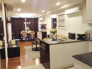 New condo for sale in 15 Sukhumvit Residences Bangkok. 2 bedrooms 89.88 sq.m. Tastefully furnished.
