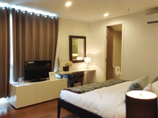 New condo for sale in 15 Sukhumvit Residences Bangkok. 2 bedrooms 89.88 sq.m. Tastefully furnished.