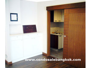Condo for sale in�Bangkok Silom. 1 bedroom 44 sq.m. Very convenient location. A few minutes to BTS 
