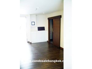 Condo for sale in�Bangkok Silom. 1 bedroom 44 sq.m. Very convenient location. A few minutes to BTS 