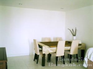 2 bedrooms 140 sq.m. condo for sale in Bangkok Sukhumvit 39 DS Tower 2. Good size and comfortable.