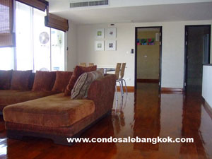 3 bedrooms 130 sq.m. condo for sale in Bangkok Sukhumvit 15. Easy access to BTS.