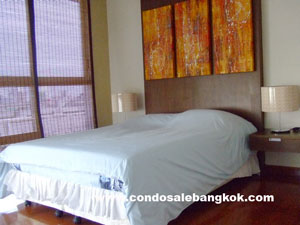 3 bedrooms 130 sq.m. condo for sale in Bangkok Sukhumvit 15. Easy access to BTS.