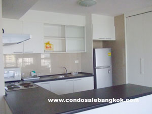 3 bedrooms 130 sq.m. condo for sale in Bangkok Sukhumvit 15. Easy access to BTS.