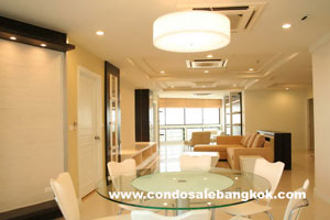 3 bedrooms condo for sale in Bangkok Sukhumvit 24.�Spacious 261 sq.m. Prime location. Newly renovation.