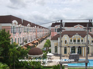 Spacious townhouse for sale in Bangkok. Near French school. Special corner unit.