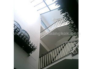 Townhouse for sale in Bangkok Sathorn near BTS. 4 storeys 400 sq.m. 5 bedrooms