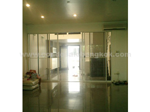 Townhouse for sale in Bangkok Sathorn near BTS. 4 storeys 400 sq.m. 5 bedrooms