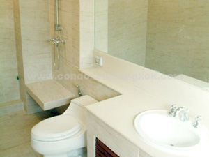 House for sale in Sathorn area. 400 metres to main Sathorn road. 3 bedrooms 280 sq.m. 44 sq.wah
