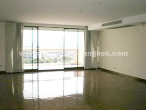 Spacious 250 sq.m. 3 bedrooms in condo for sale in Sukhumvit 31 area. Nice living area. Only 2 units per floor. 