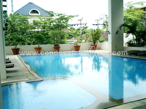 Spacious 250 sq.m. 3 bedrooms in condo for sale in Sukhumvit 31 area. Nice living area. Only 2 units per floor. 