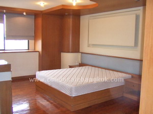 President Park condo for sale in Bangkok Sukhumvit 24. Easy to Prompong BTS.
