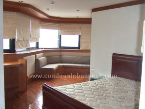 President Park condo for sale in Bangkok Sukhumvit 24. Easy to Prompong BTS.