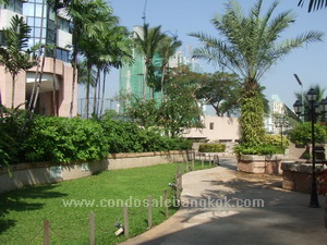 President Park condo for sale in Bangkok Sukhumvit 24. Easy to Prompong BTS.