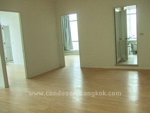 Chaopraya River View Condo for sale in Bangkok. 2 bedrooms. Bright!!